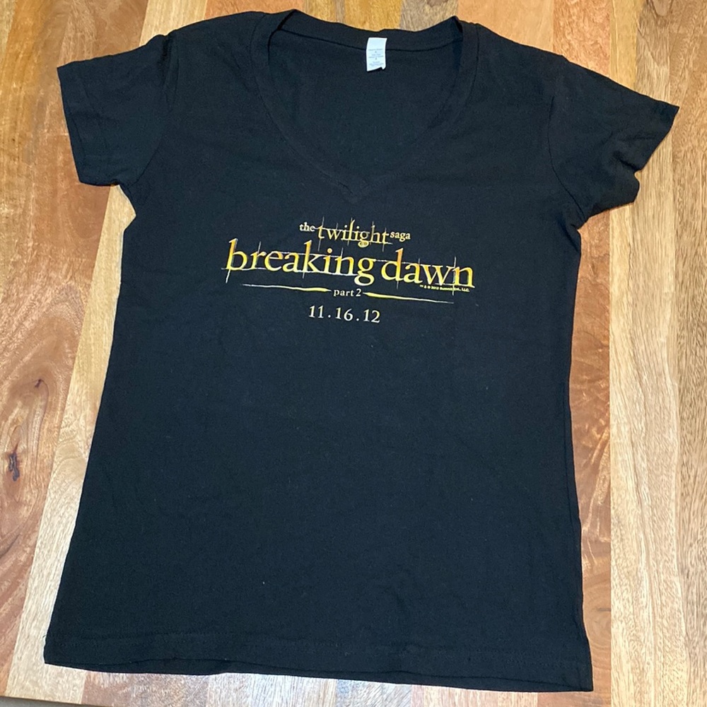 Twilight Saga Breaking Dawn Part 2 promotional v neck black tee shirt Ladies L